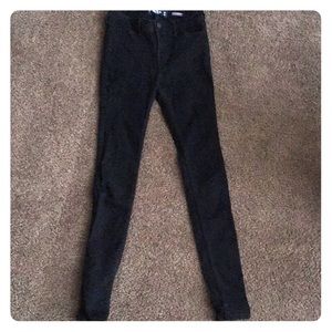 Black skinny jeans.